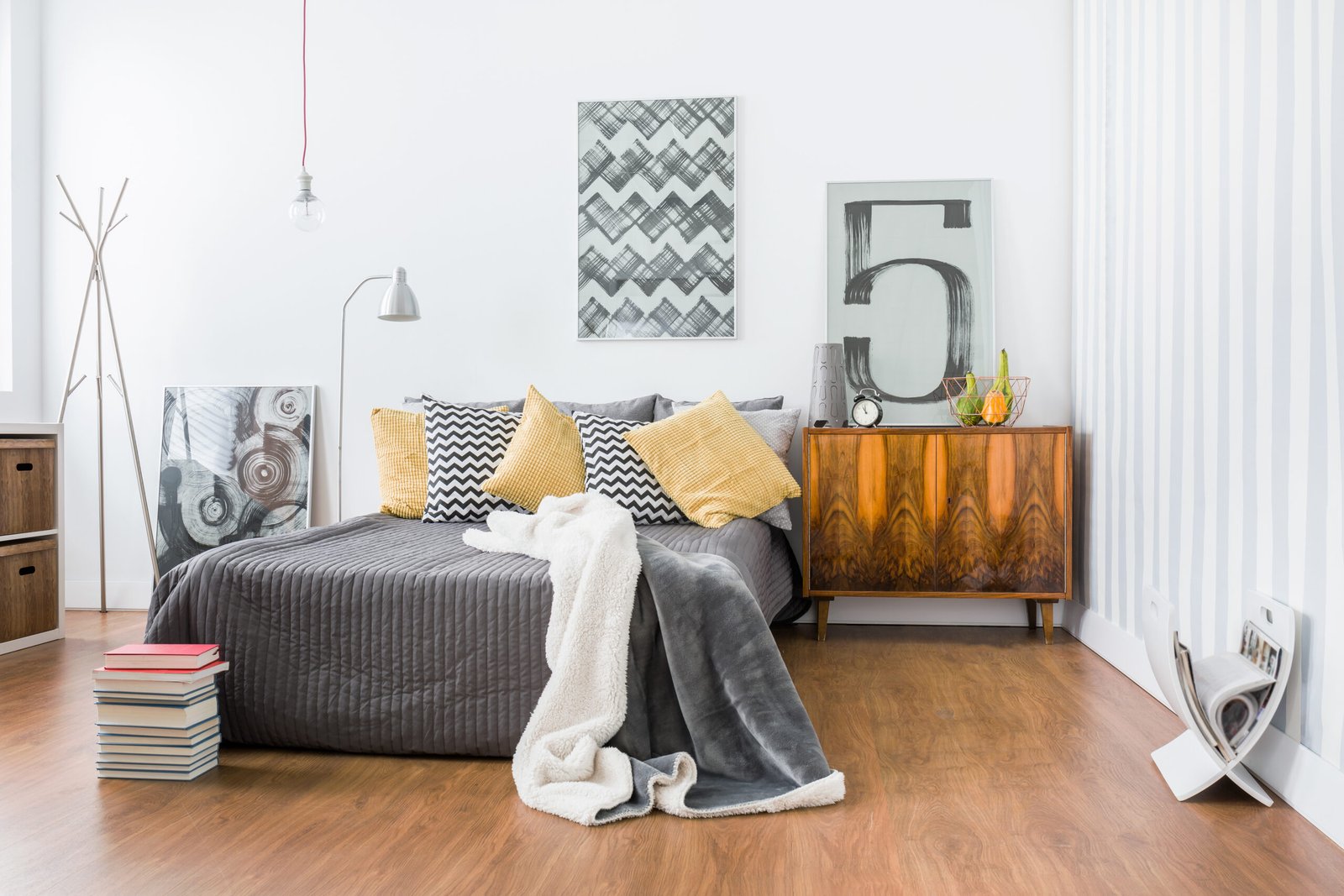 Photo of spacious room with double bed and floor panels